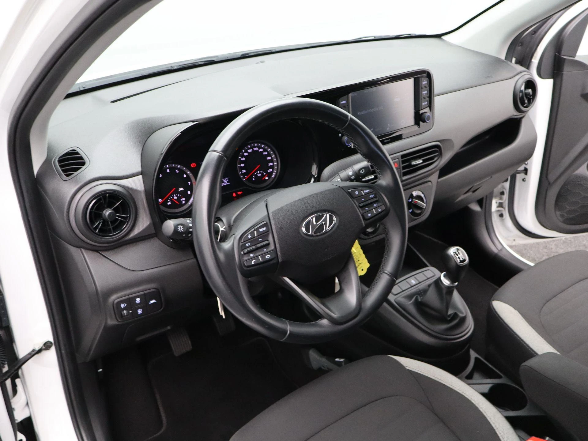 Hyundai-i10-image-25