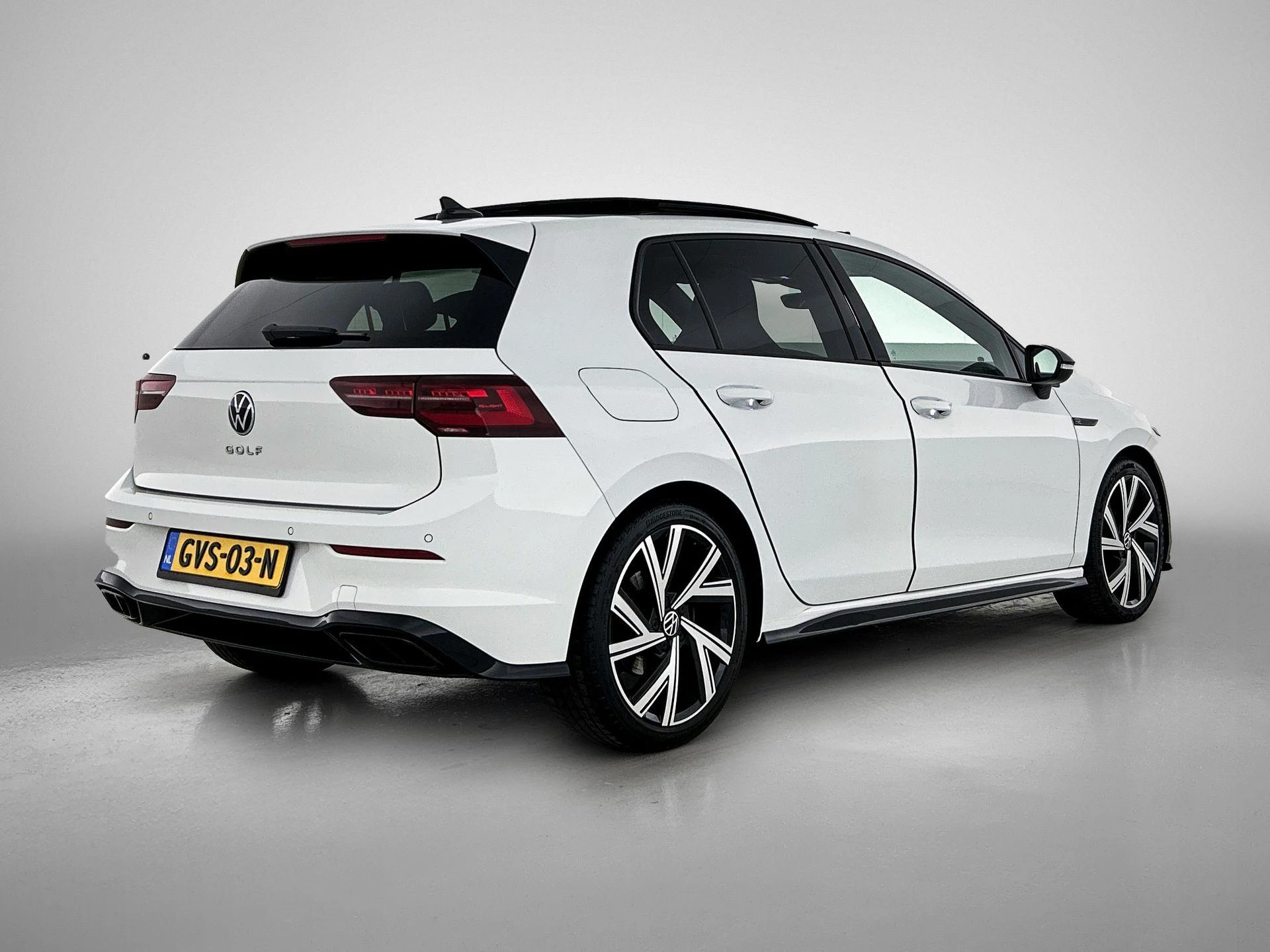 Volkswagen-Golf-image-5