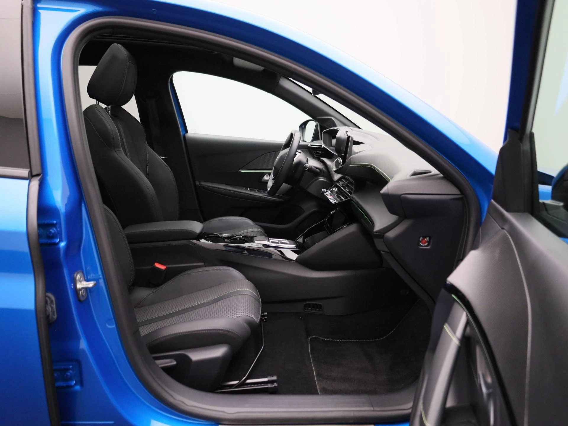Peugeot-e-208-image-41