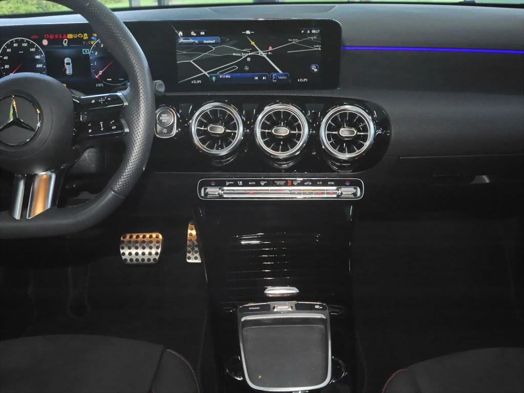 Mercedes-Benz-A-Klasse 200-image-10