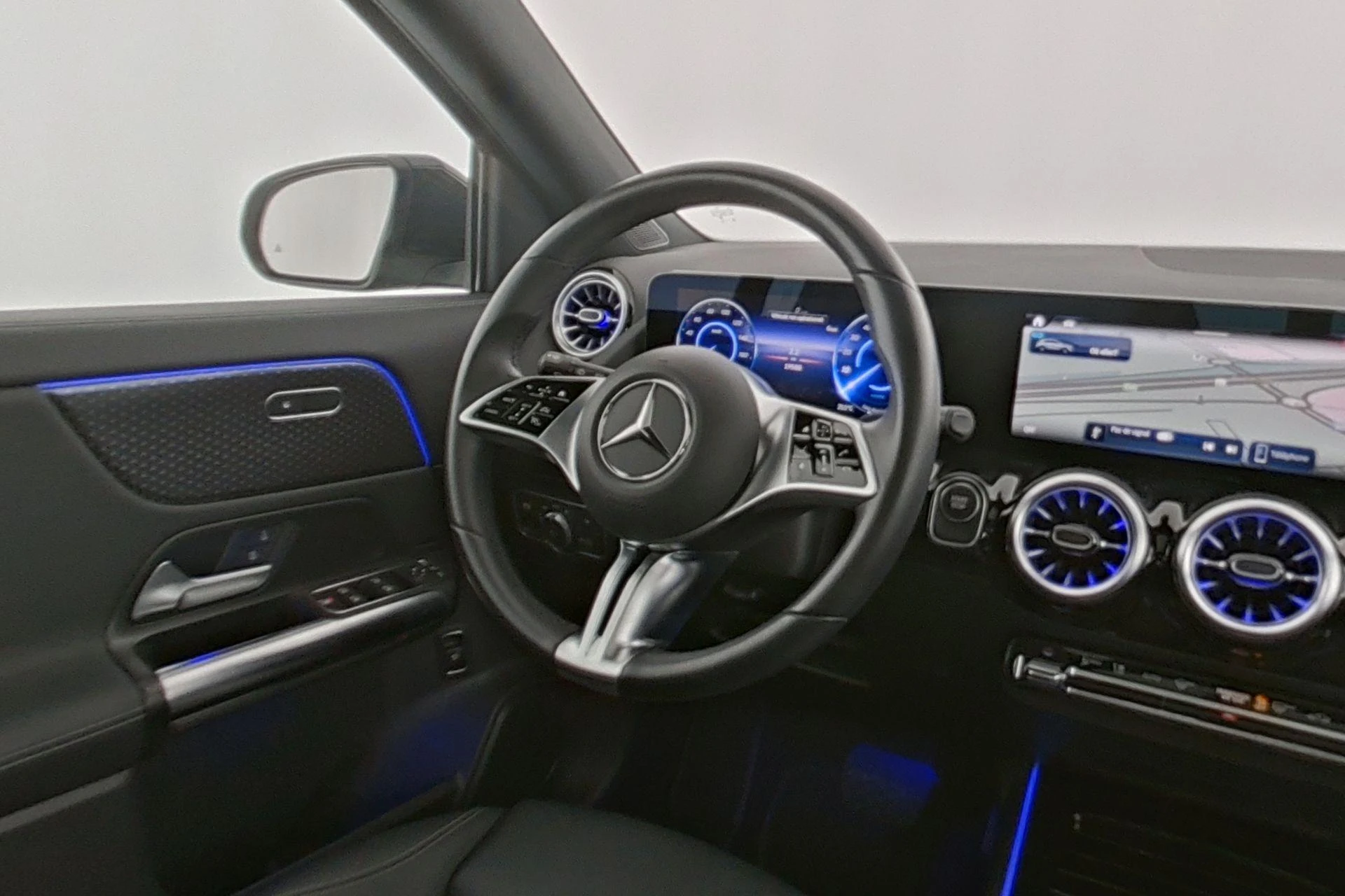 Mercedes-Benz-EQA-image-12