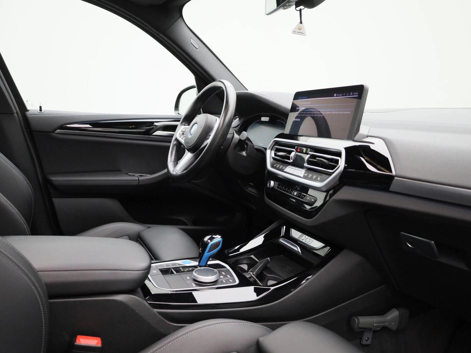 BMW-iX3-image-39