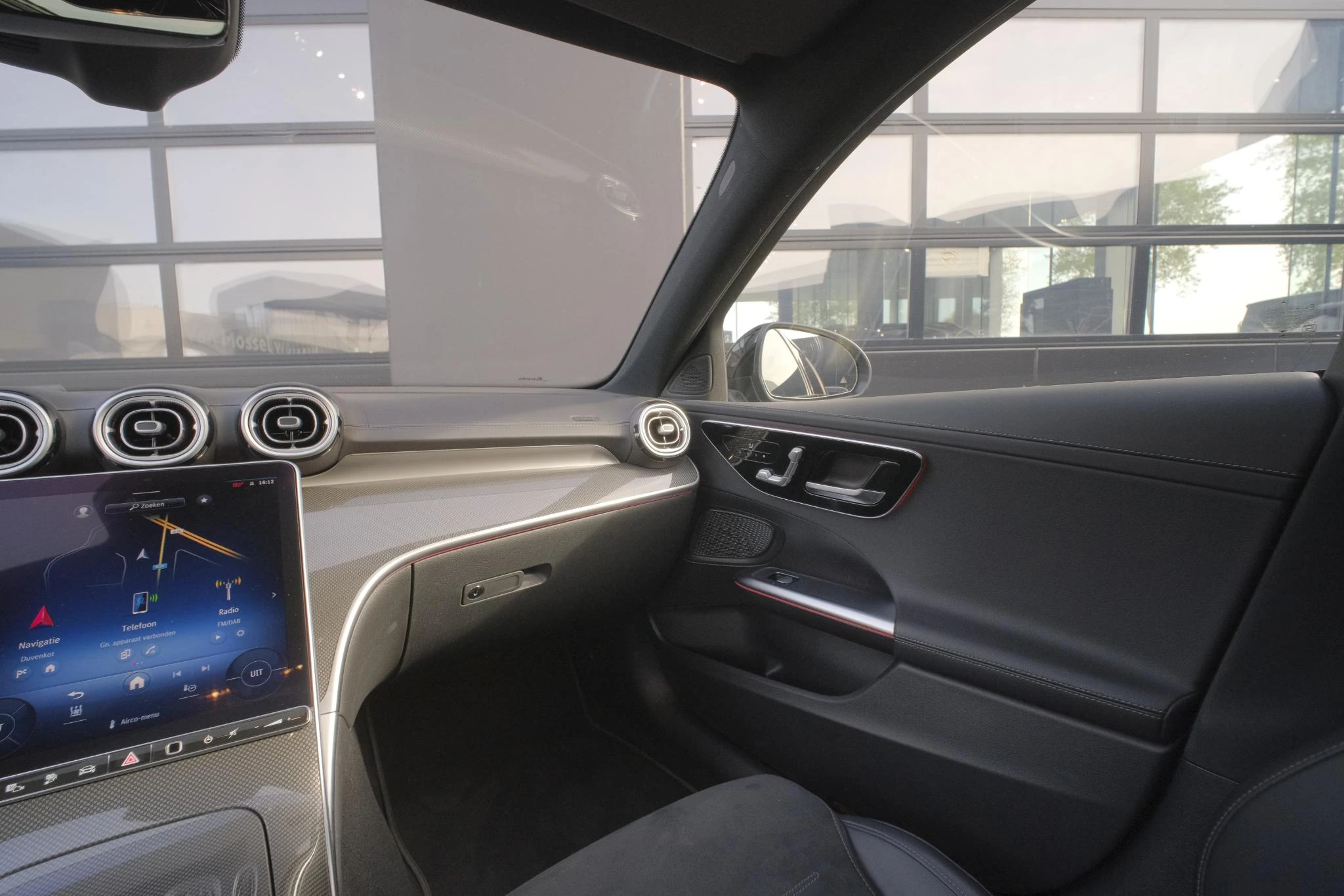 Mercedes-Benz-C-Klasse-image-18