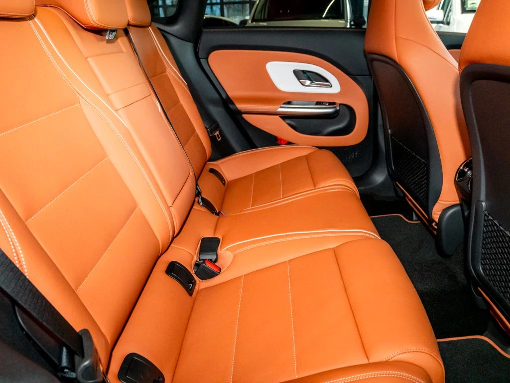 Mercedes-Benz-CLA 200-image-11