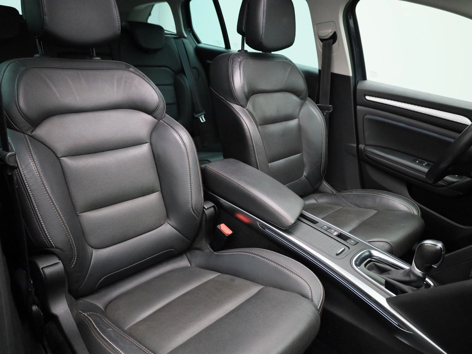 Renault-Megane E-Tech-image-48