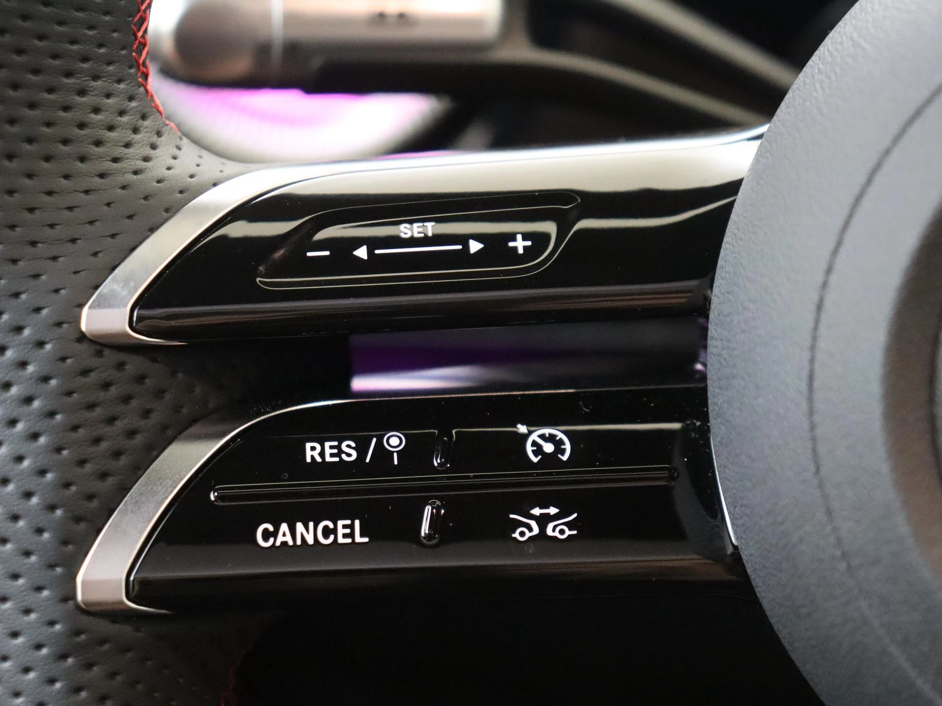 Mercedes-Benz-CLA-image-13
