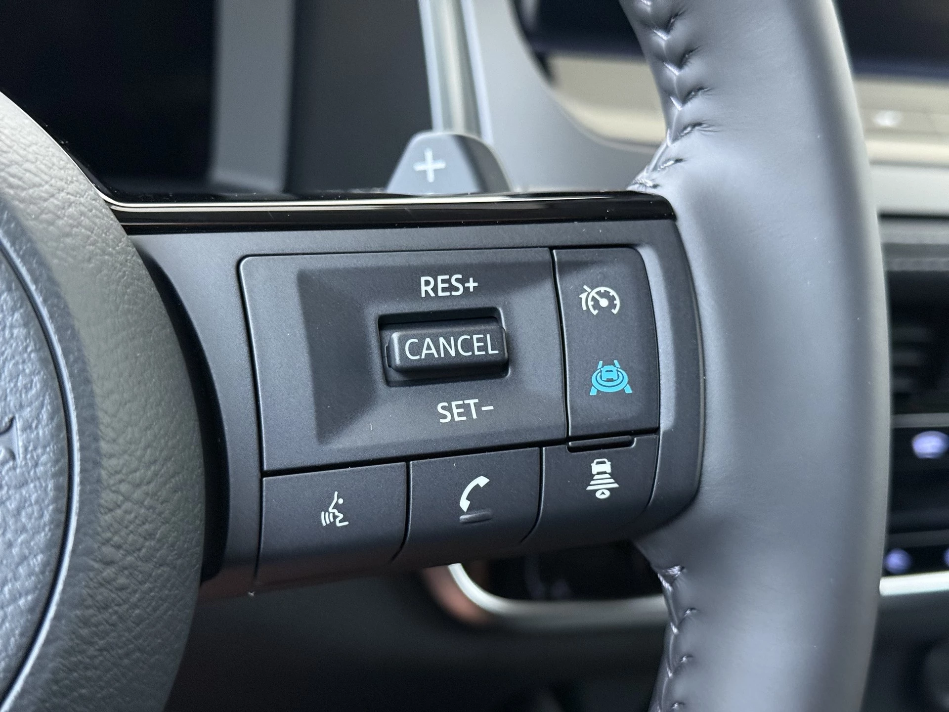 Nissan QASHQAI Mild-Hybrid 158 Xtronic N-Connecta + Cold Pack + Easy Pack