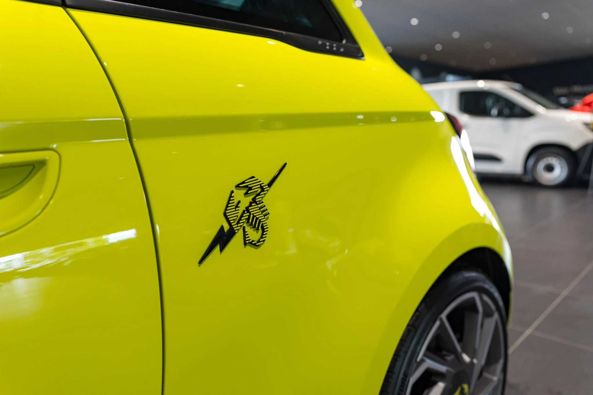 Abarth 500e 42-kWh 114kw Scorpionissima