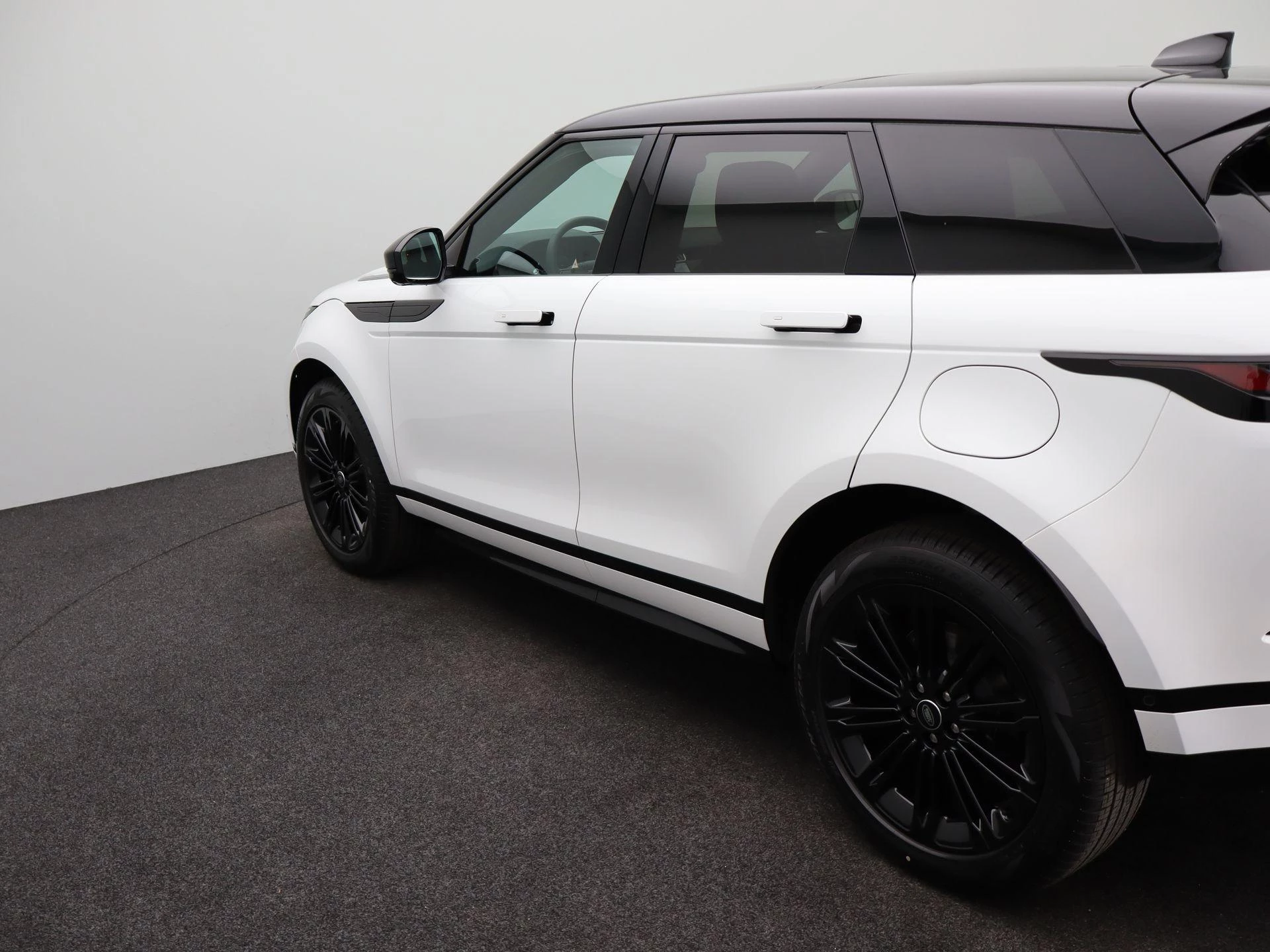 Land Rover-Range Rover Evoque-image-40