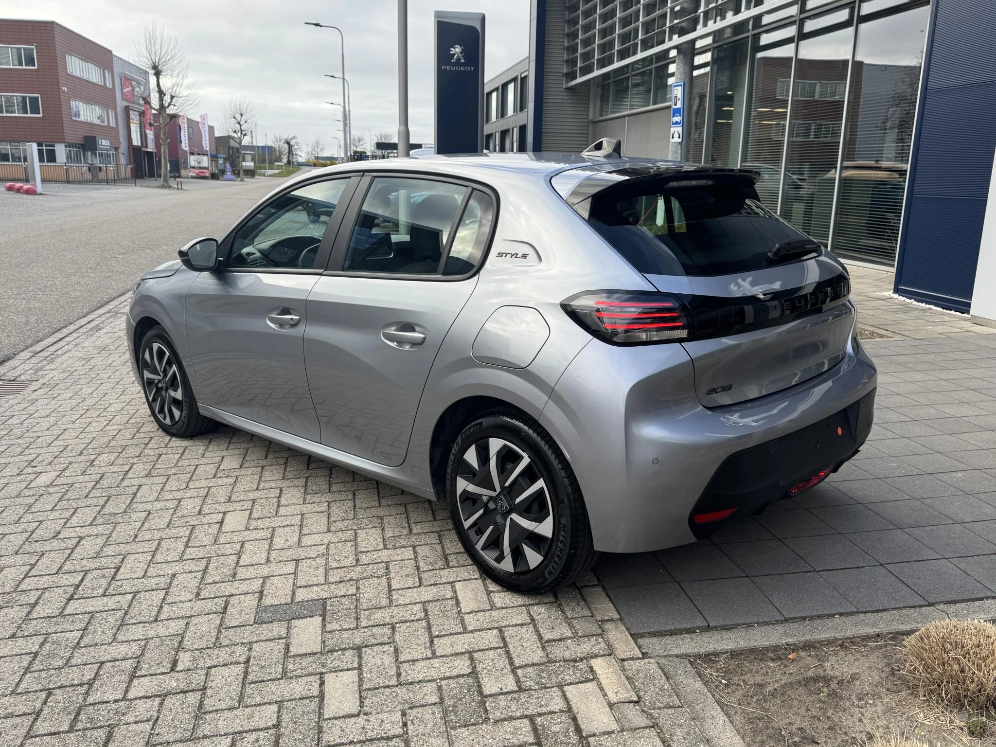 Peugeot 208