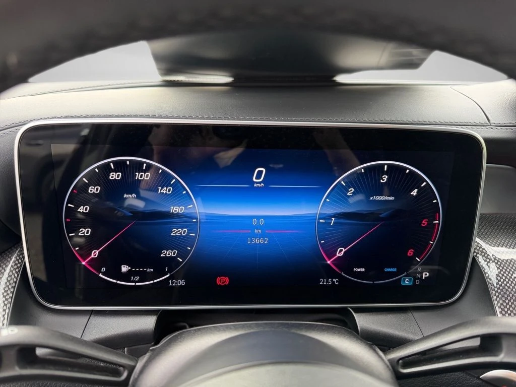 Mercedes-Benz-GLC 300 d-image-6