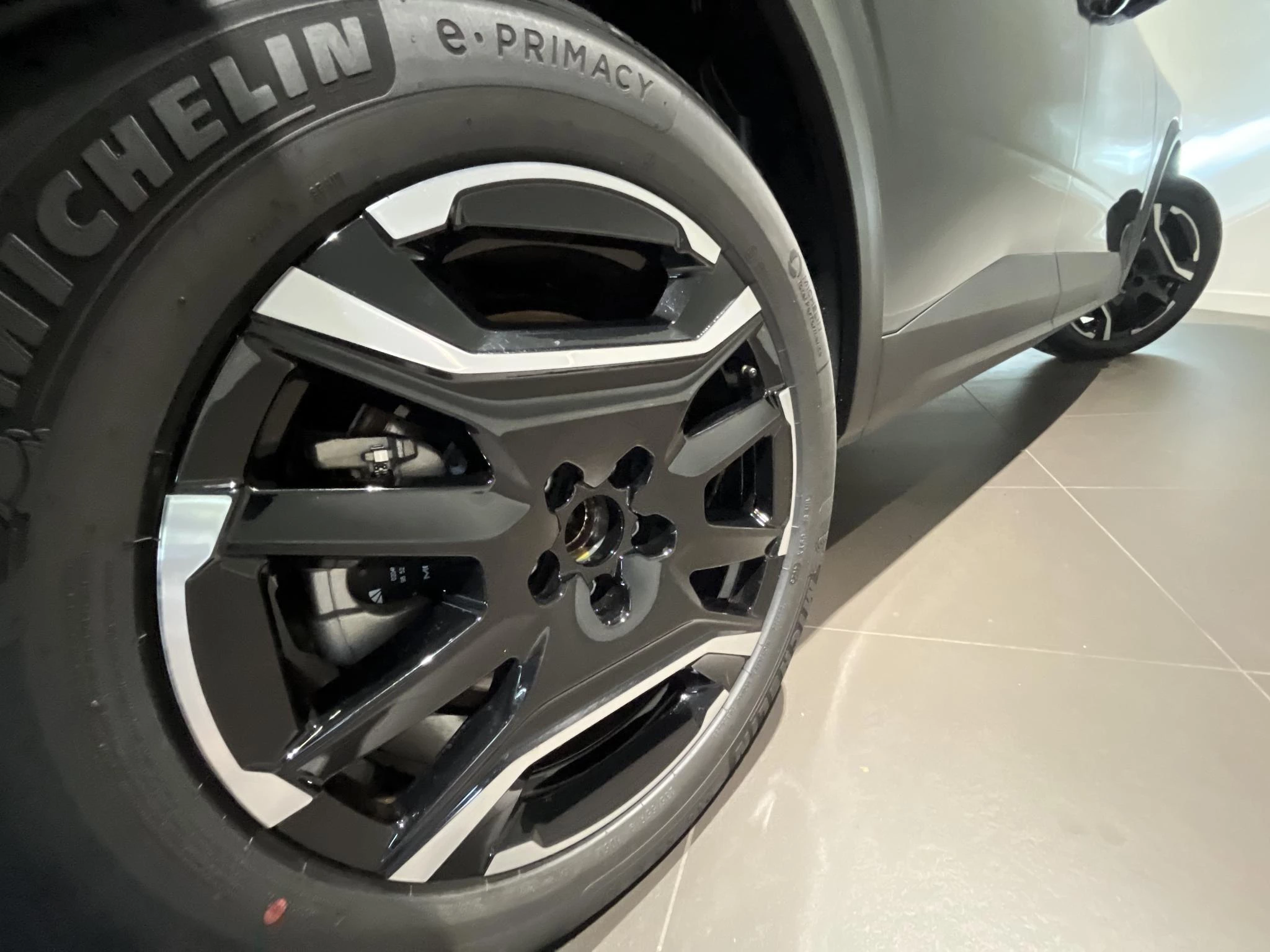 Peugeot-e-5008-image-22