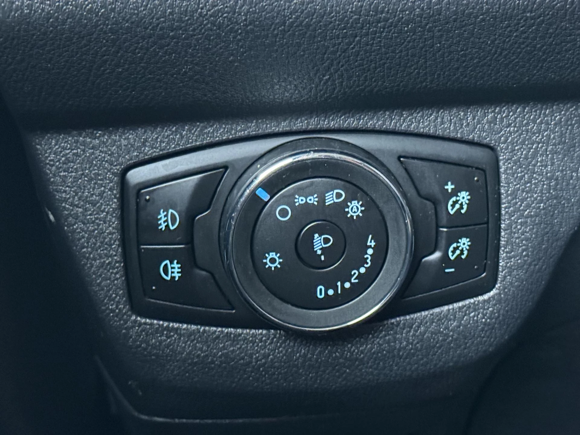 Ford-Tourneo Courier-image-21