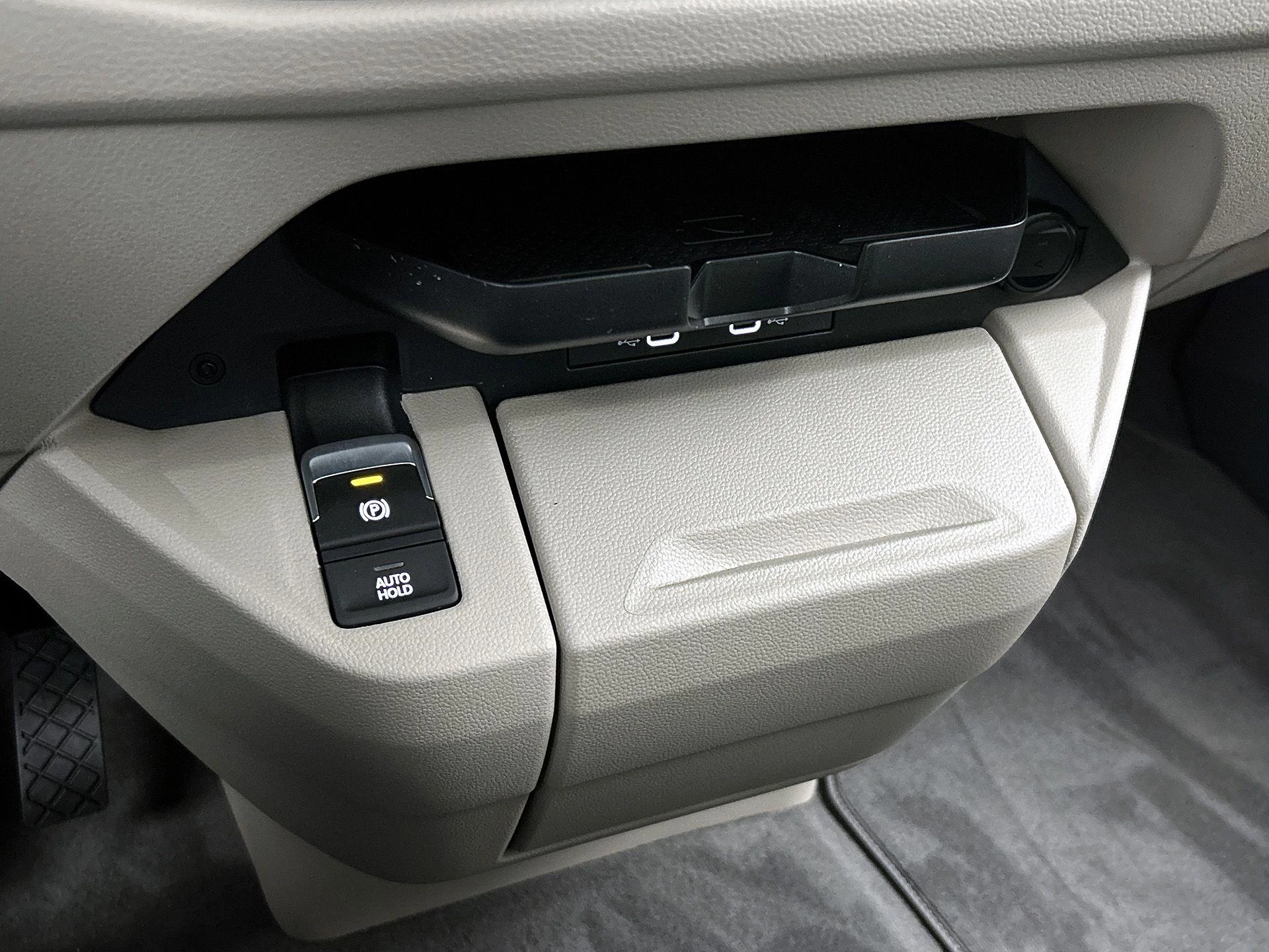 Volkswagen-Multivan-image-33