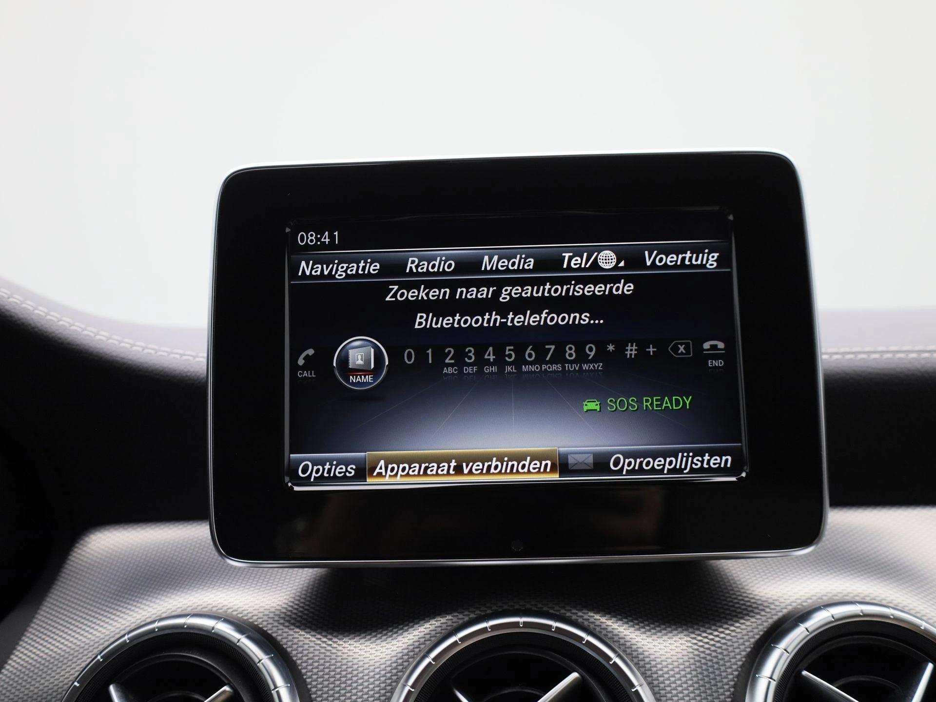 Mercedes-Benz-CLA-image-24