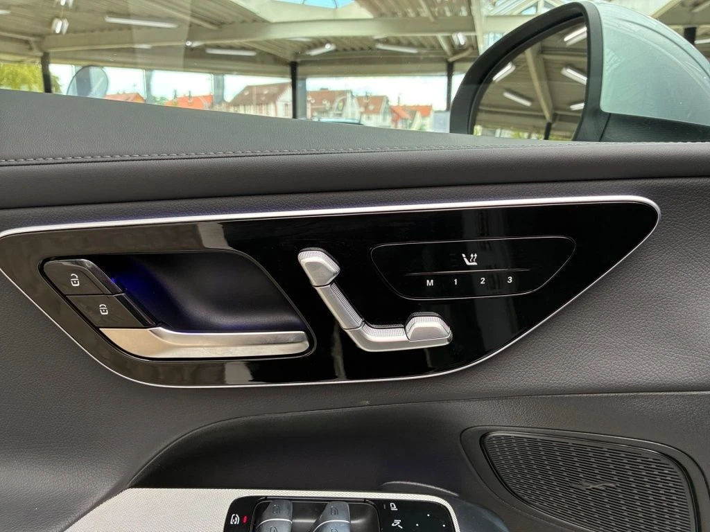 Mercedes-Benz-GLC 300 d-image-8