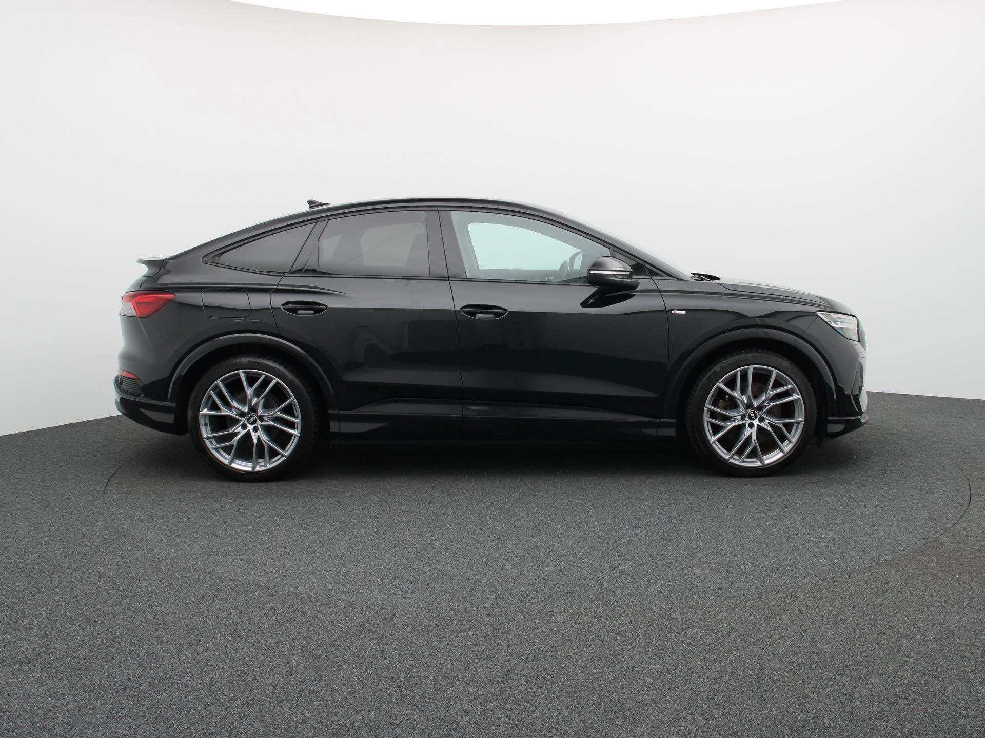 Audi-Q4 Sportback e-tron-image-6