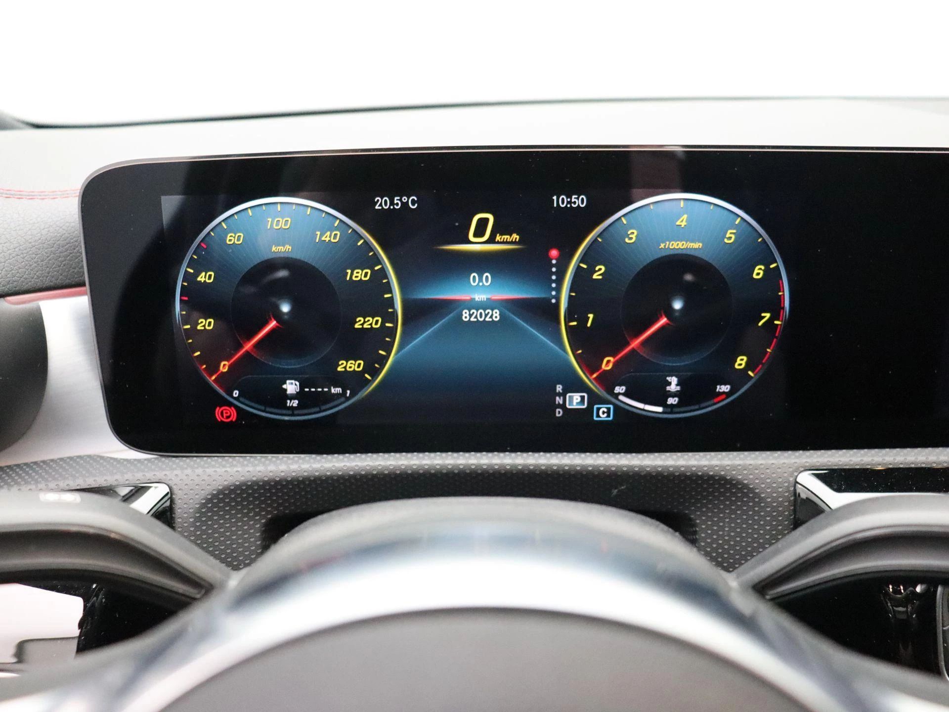 Mercedes-Benz CLA 180 AMG Line Shooting Brake + PANO DAK + MULTIBEAM LED + CARPLAY +