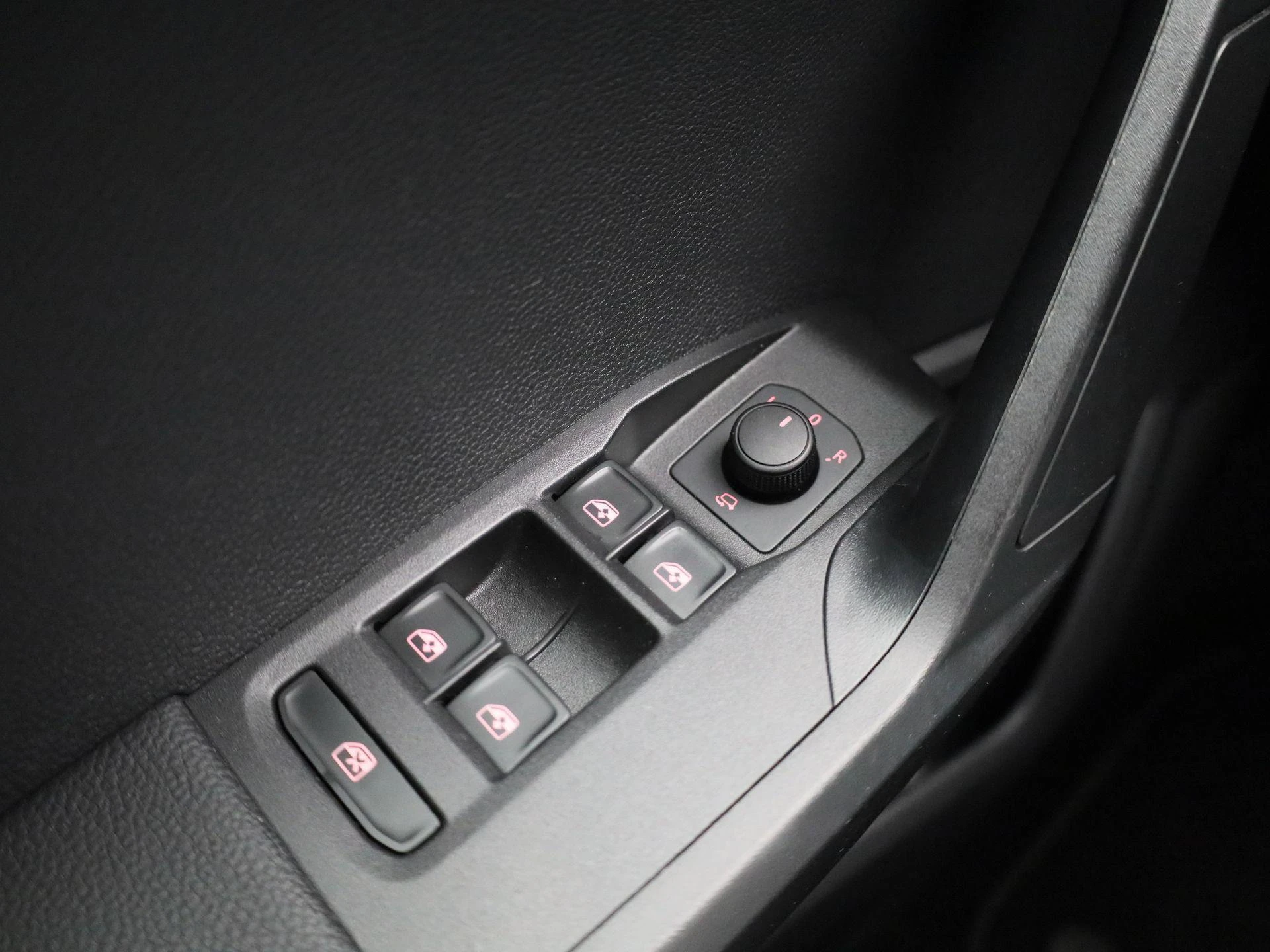 SEAT-Arona-image-20