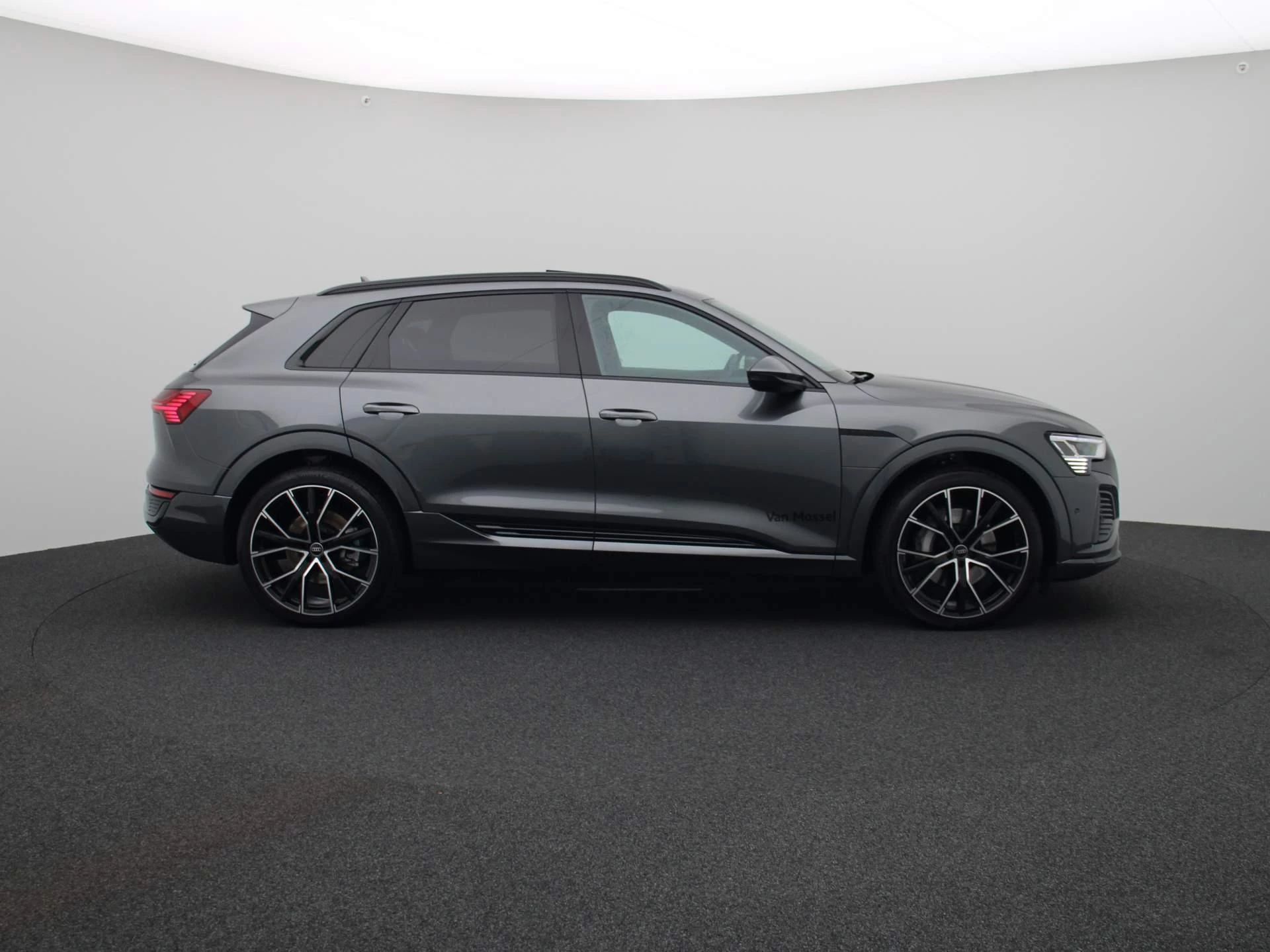 Audi-Q8 e-tron-image-5