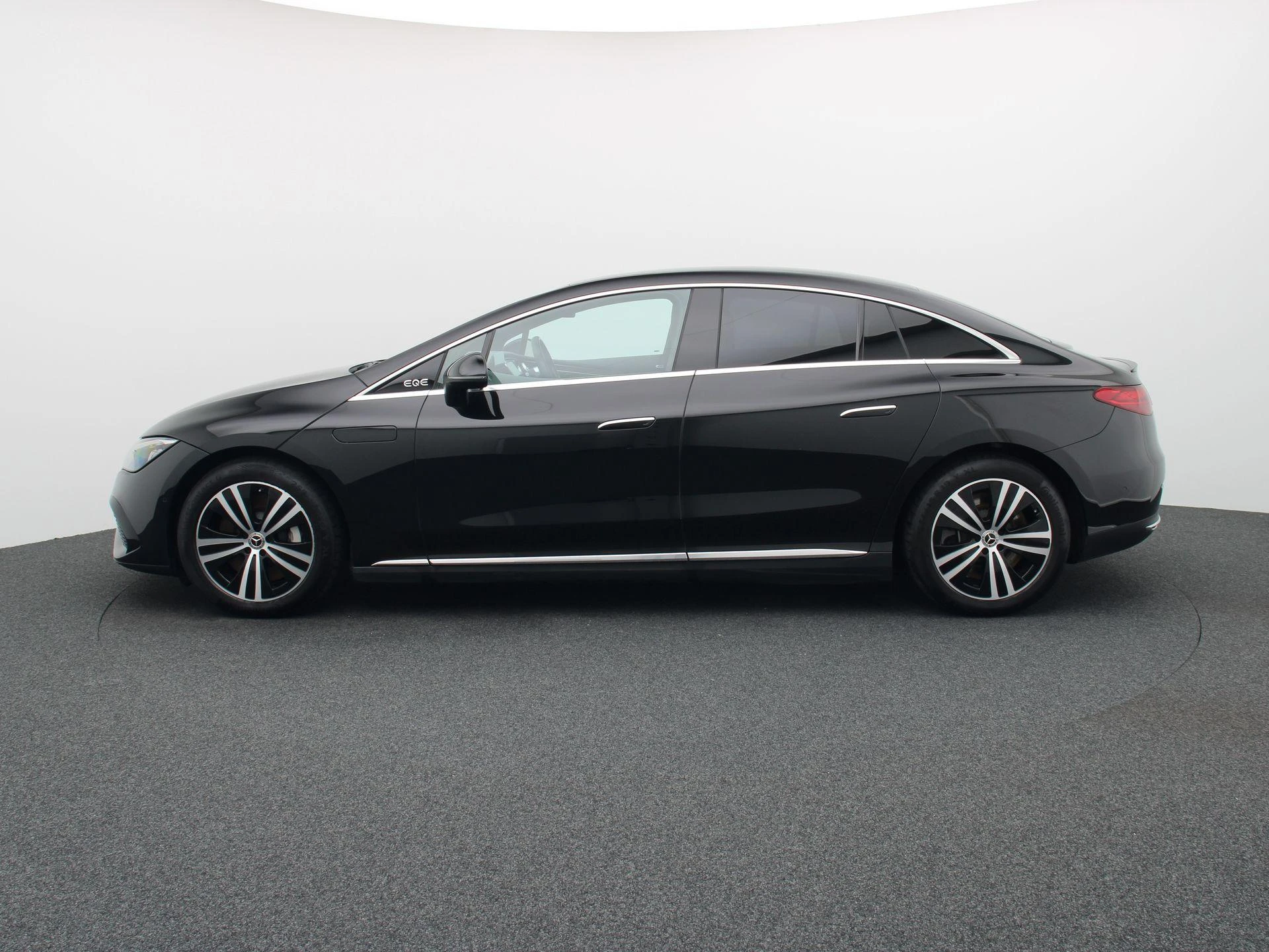 Mercedes-Benz EQE 300 Business Line + LED + CARPLAY + CAMERA +