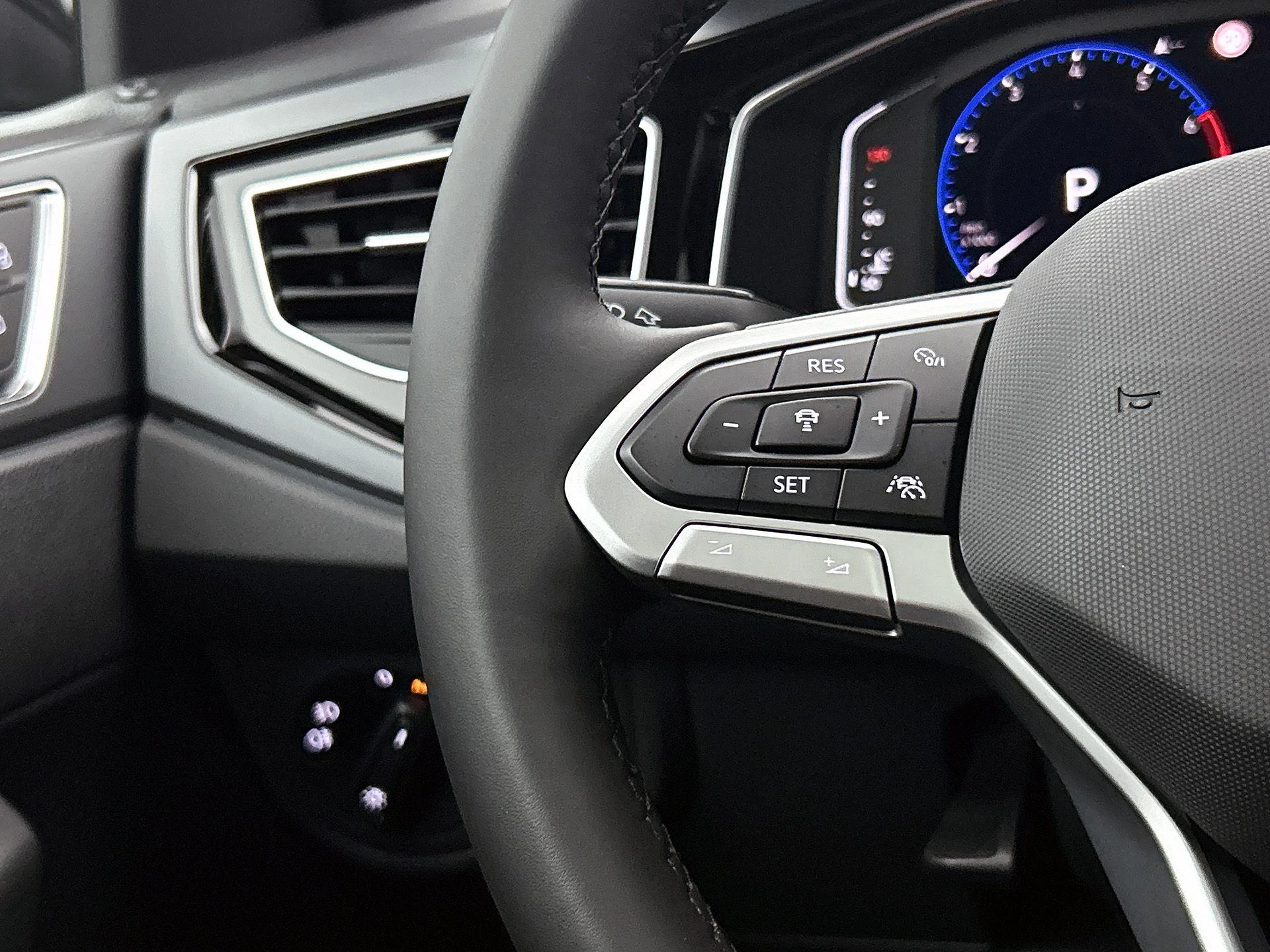 Volkswagen-Polo-image-5