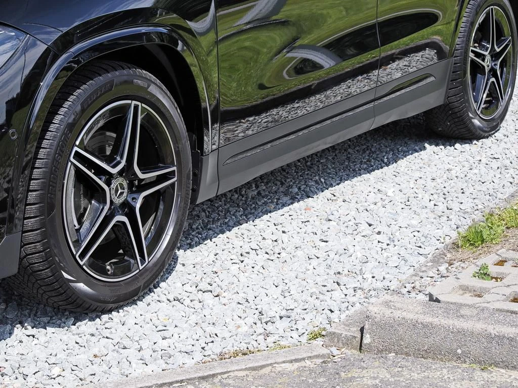 Mercedes-Benz-GLA 200 d-image-6
