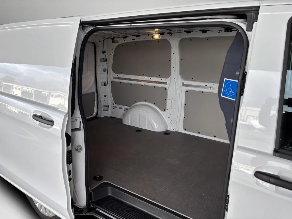 Mercedes-Benz-Vito-image-9