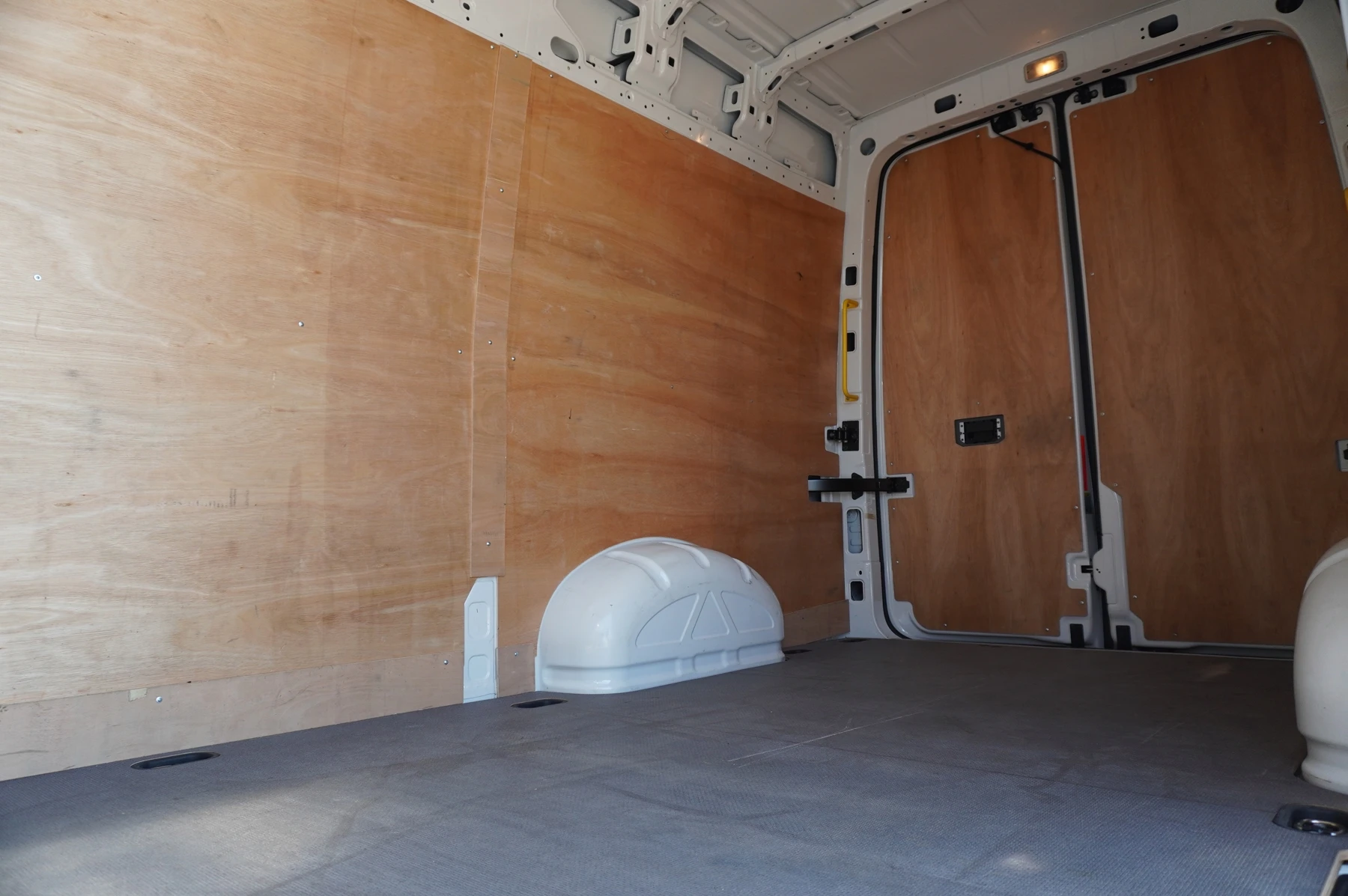 Volkswagen-Crafter-image-13