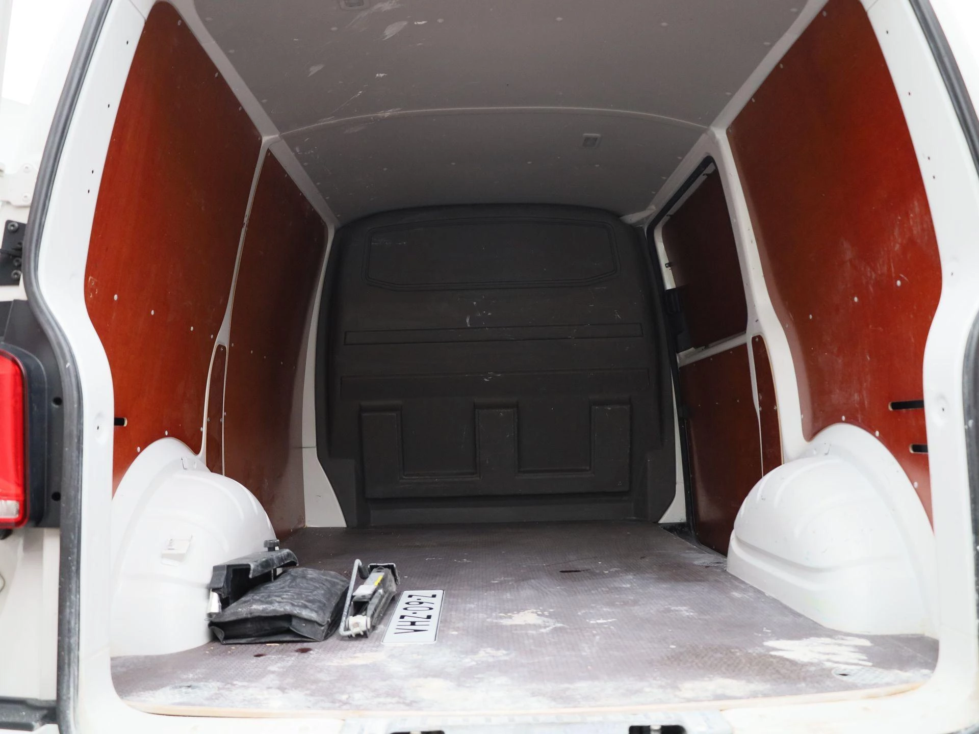 Volkswagen-Transporter-image-17