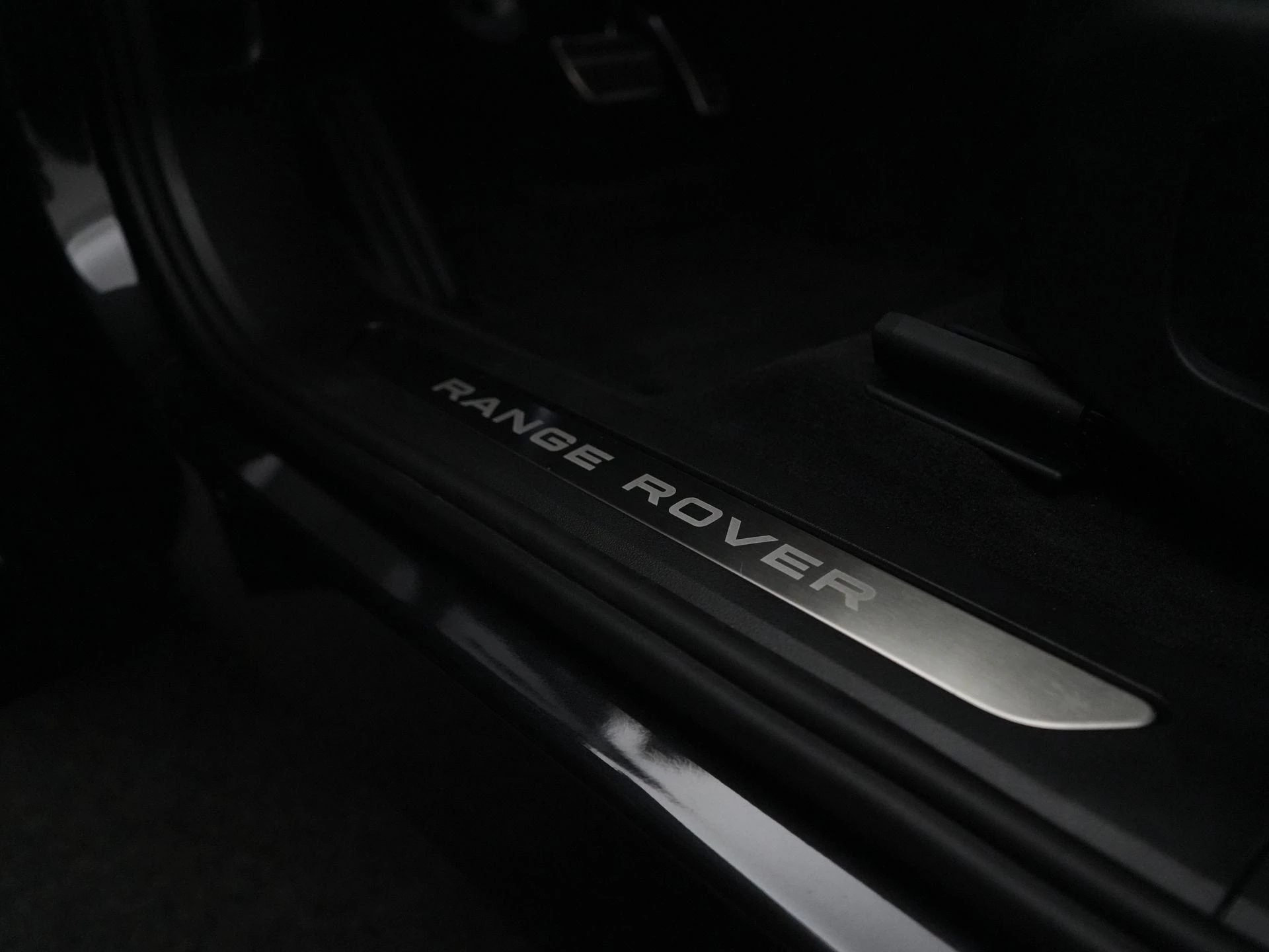 Land Rover-Range Rover Evoque-image-39