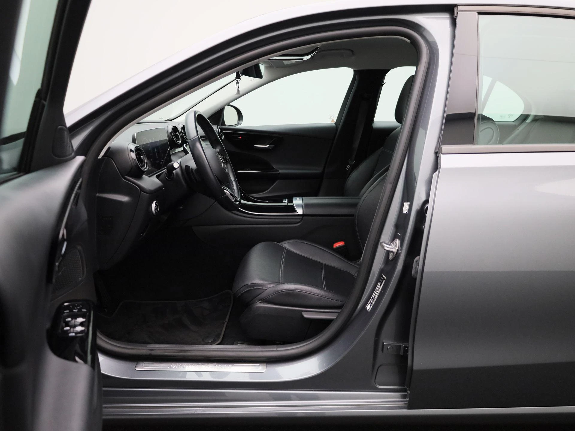 Mercedes-Benz-C-Klasse-image-7