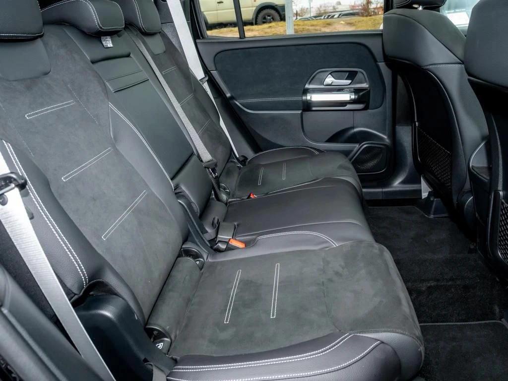 Mercedes-Benz-GLB 200 d-image-12