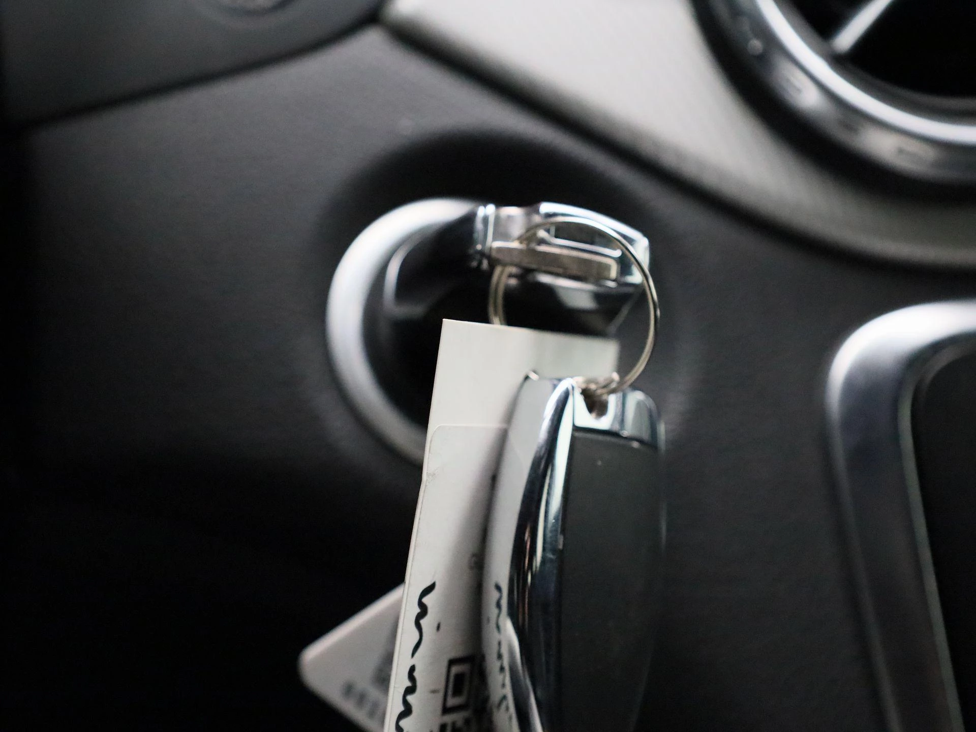 Mercedes-Benz-GLA-image-24