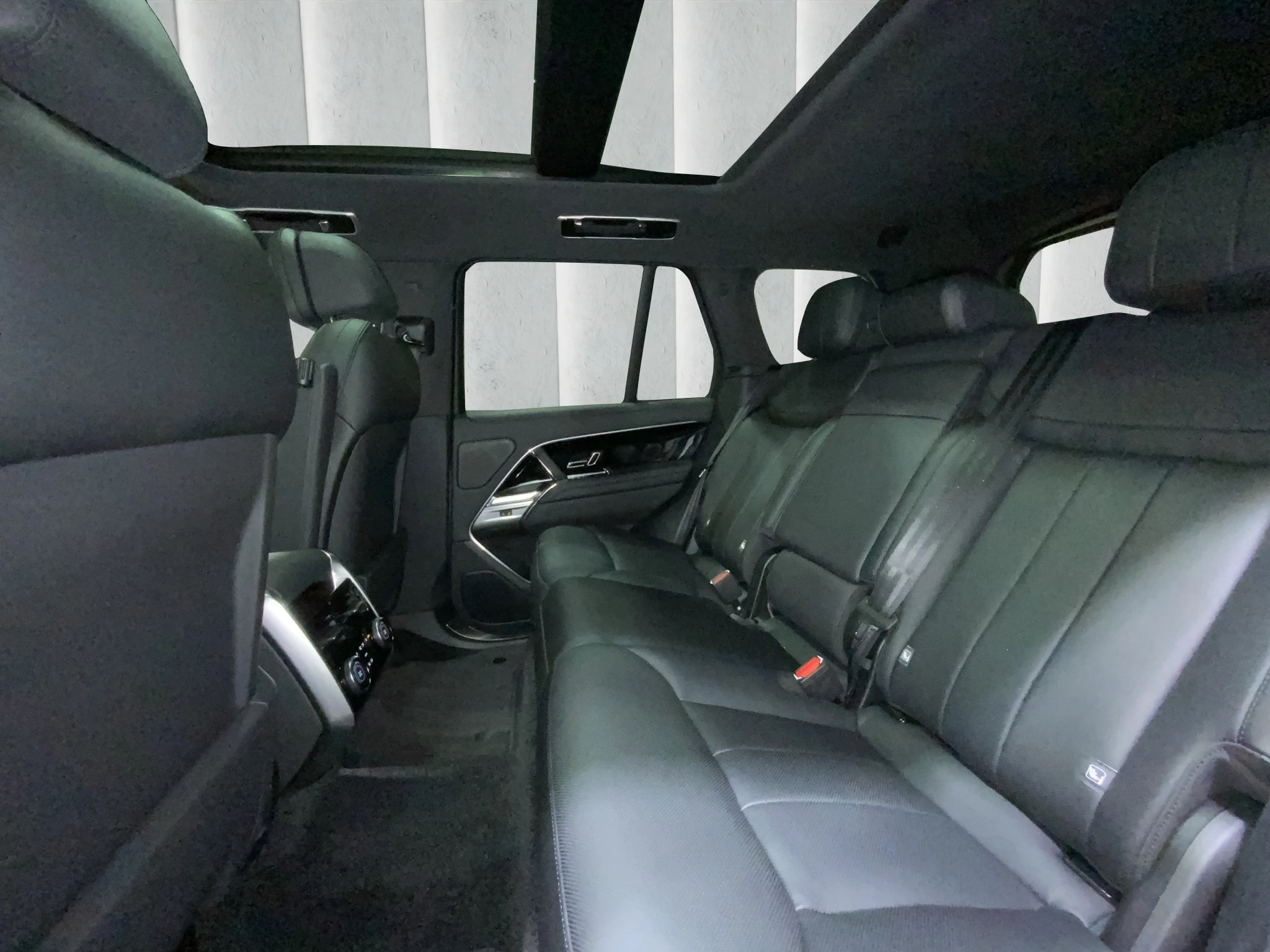 Land Rover-Range Rover-image-7