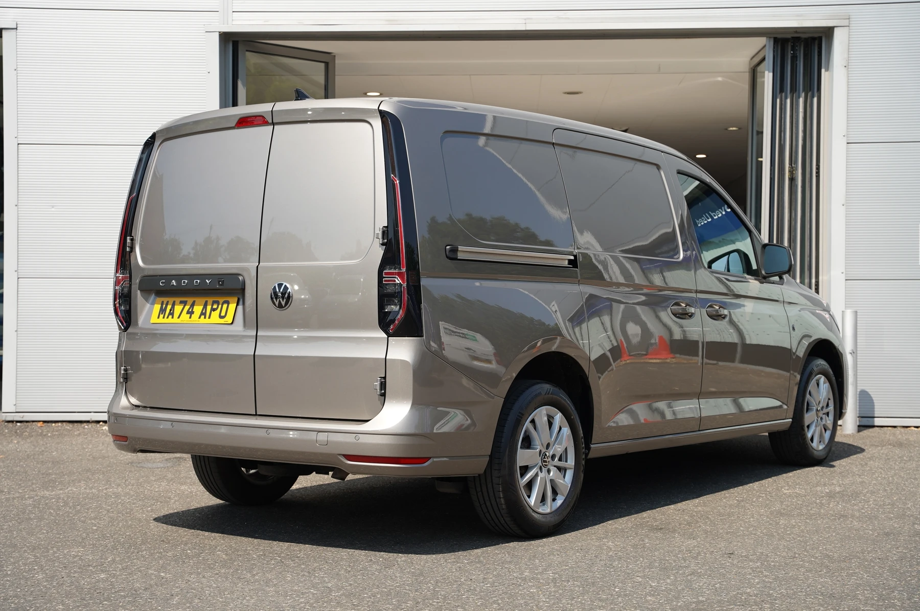 Volkswagen-Caddy-image-9