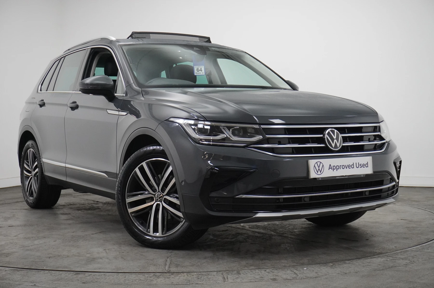 Volkswagen-Tiguan-image-0