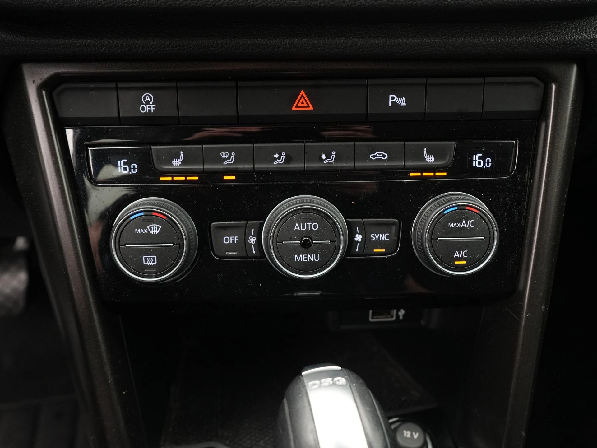 Volkswagen-T-Roc-image-15
