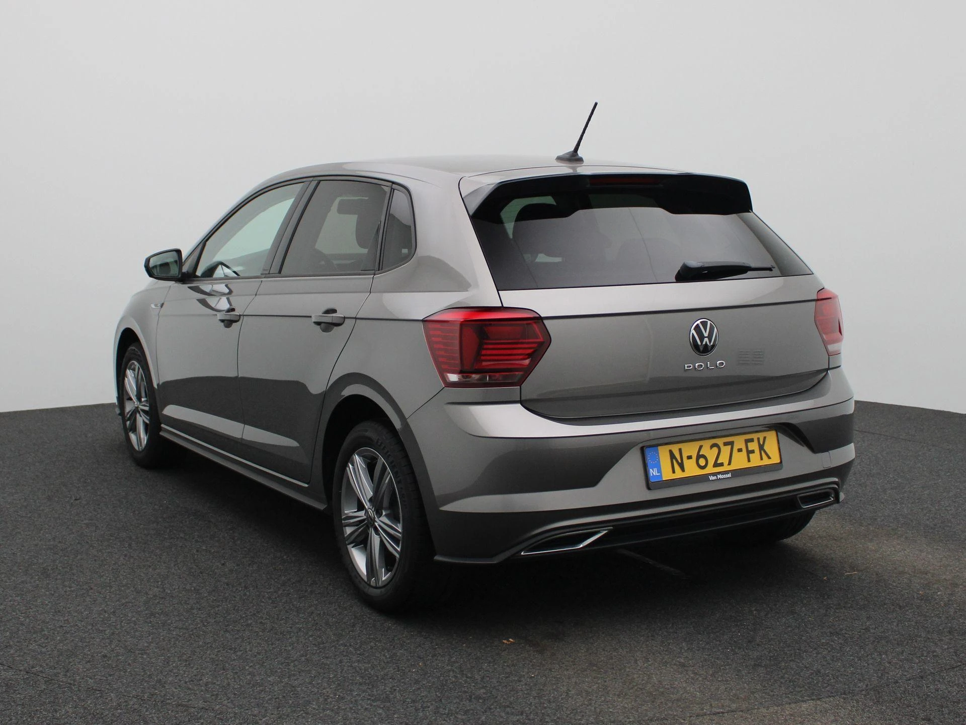 Volkswagen-Polo-image-1