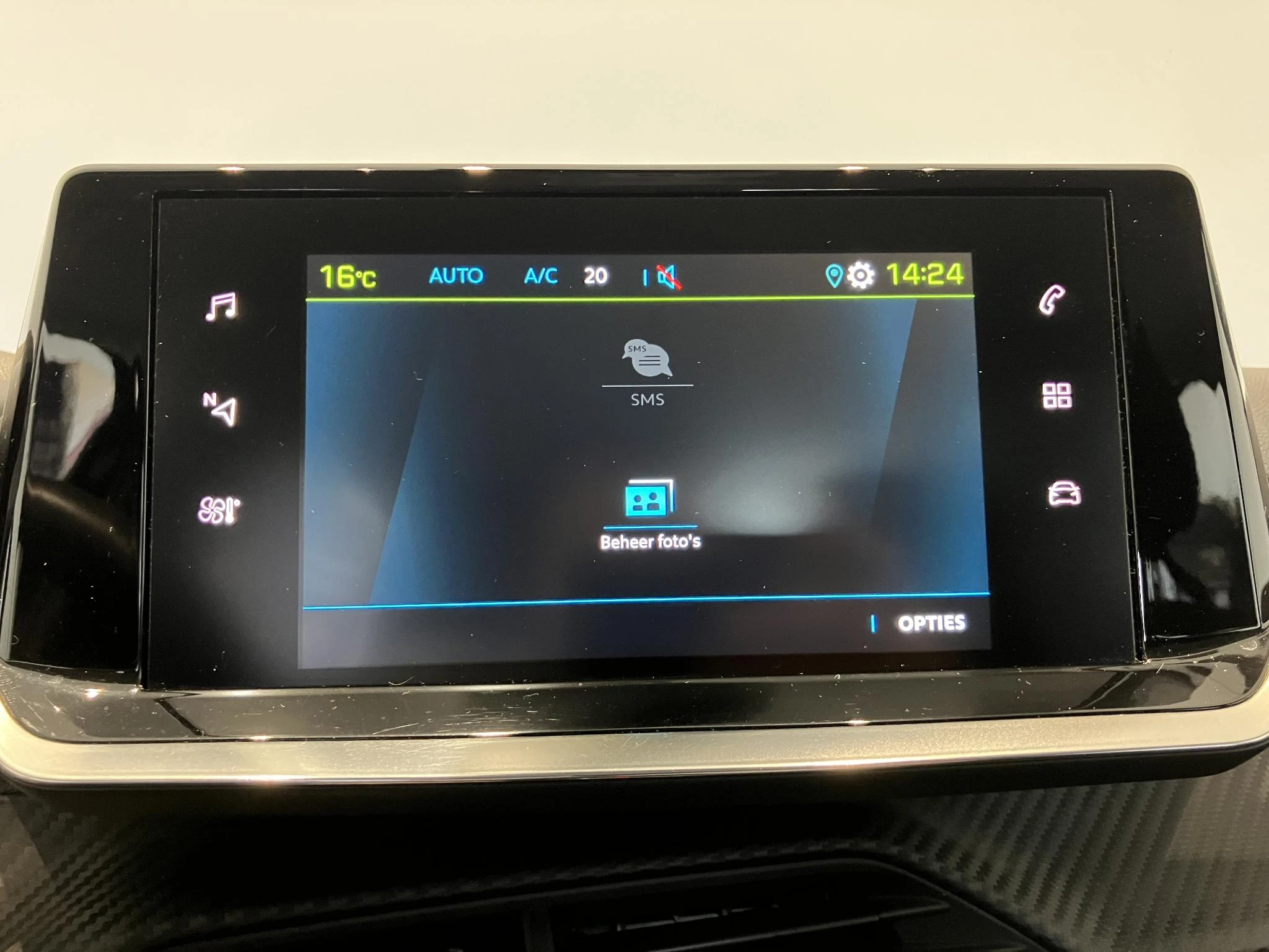 Peugeot-e-208-image-28