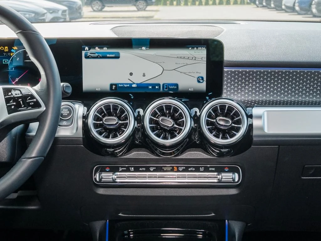 Mercedes-Benz-GLB 200 d-image-10