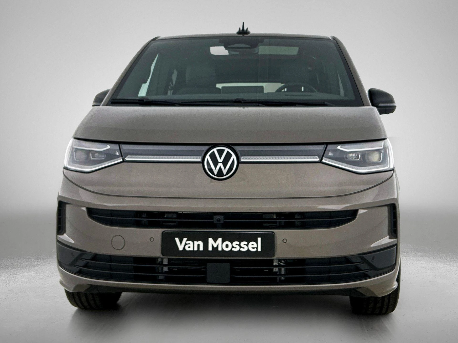 Volkswagen-Multivan-image-4