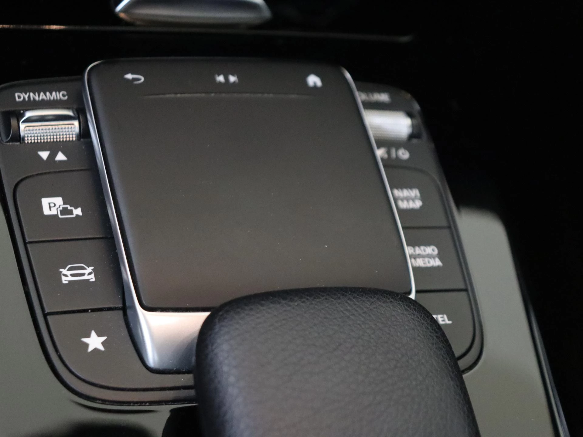 Mercedes-Benz-CLA-image-20