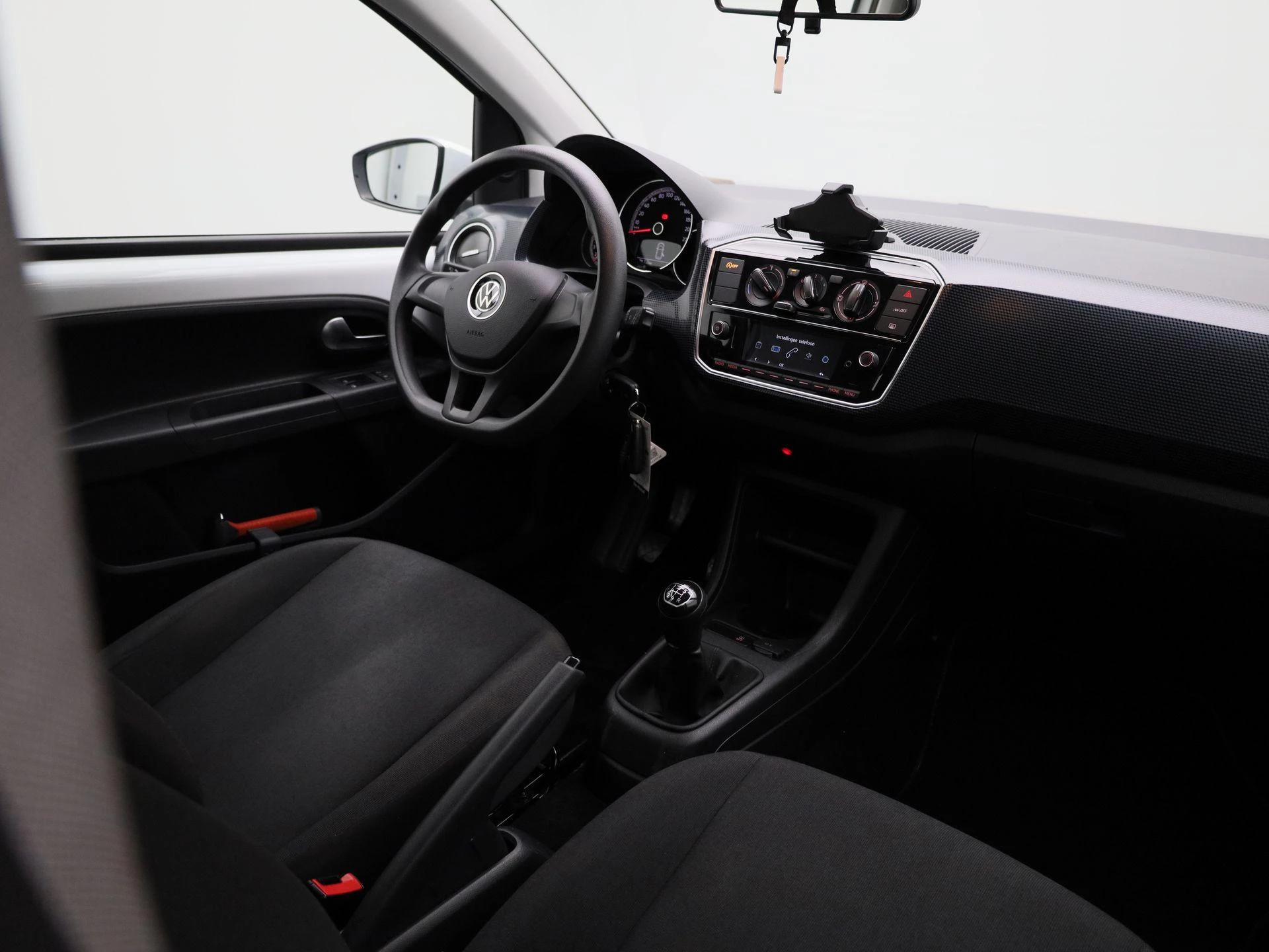 Volkswagen-up!-image-24
