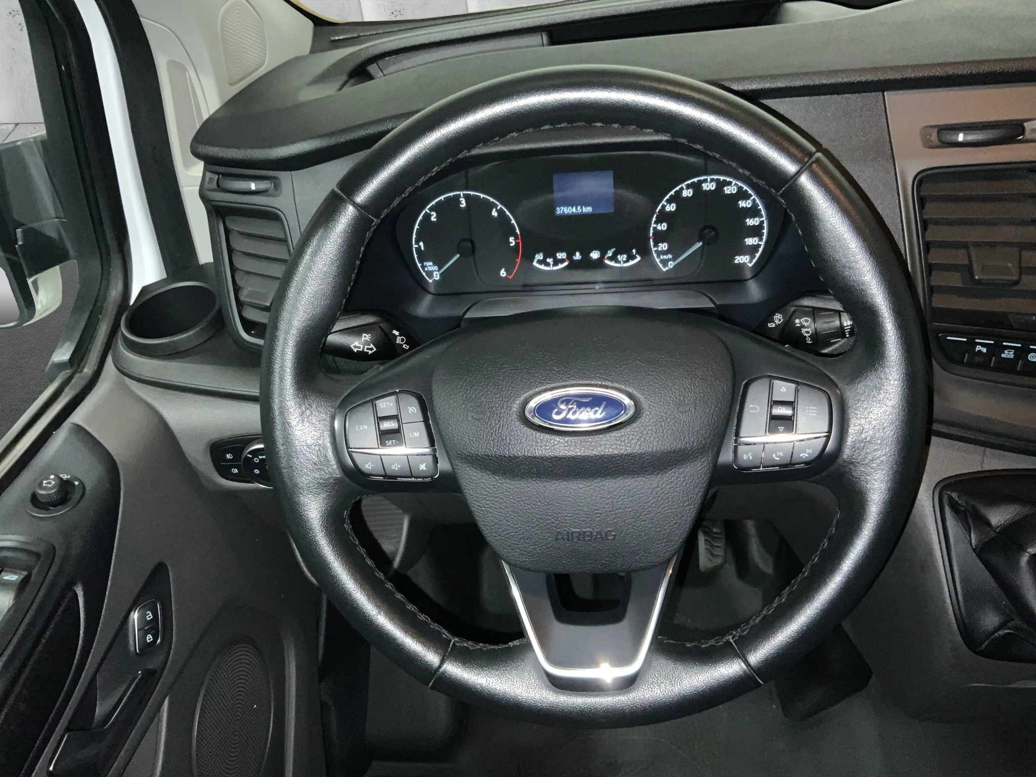 Ford-Transit Custom-image-11