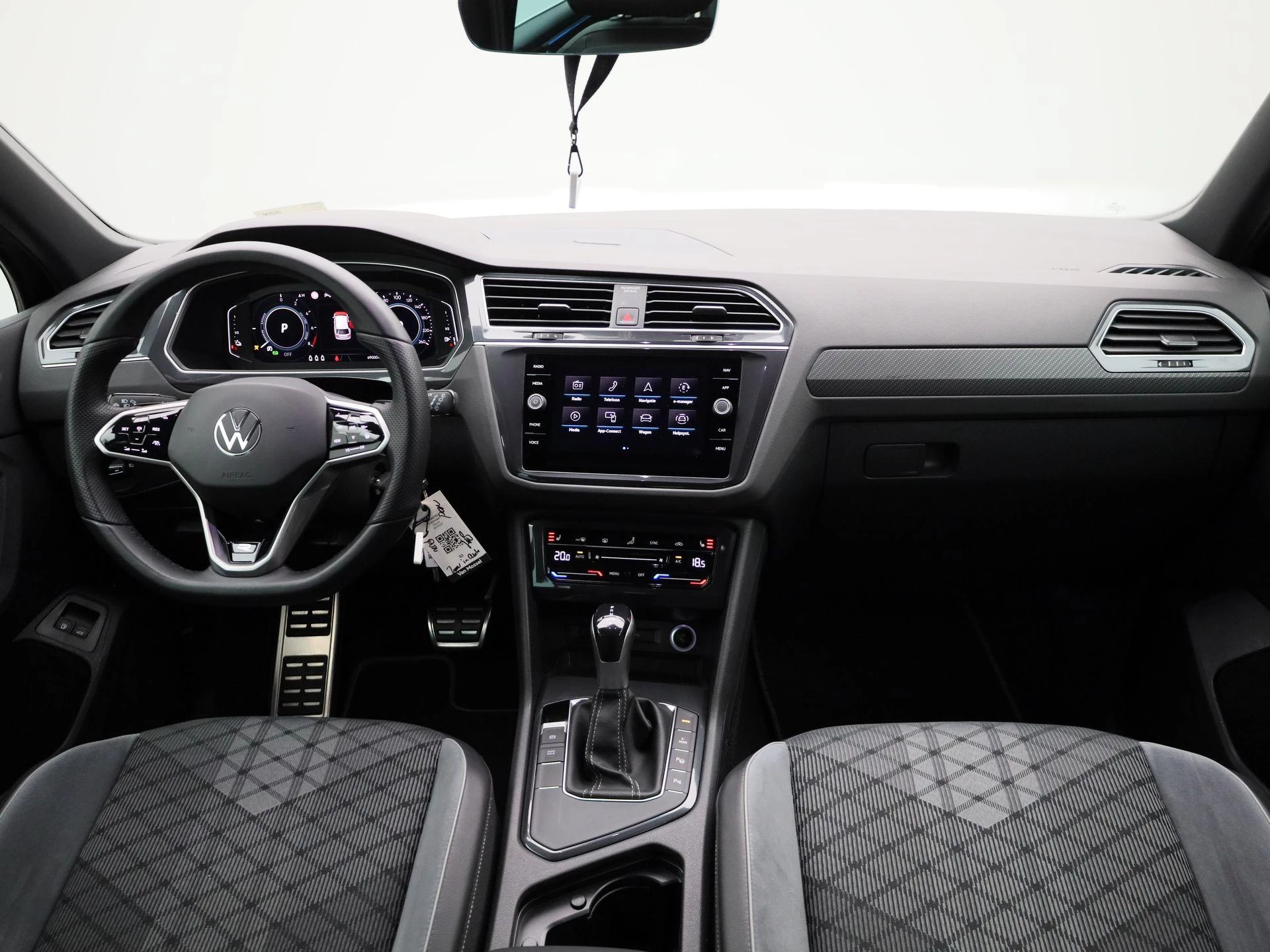 Volkswagen-Tiguan-image-40