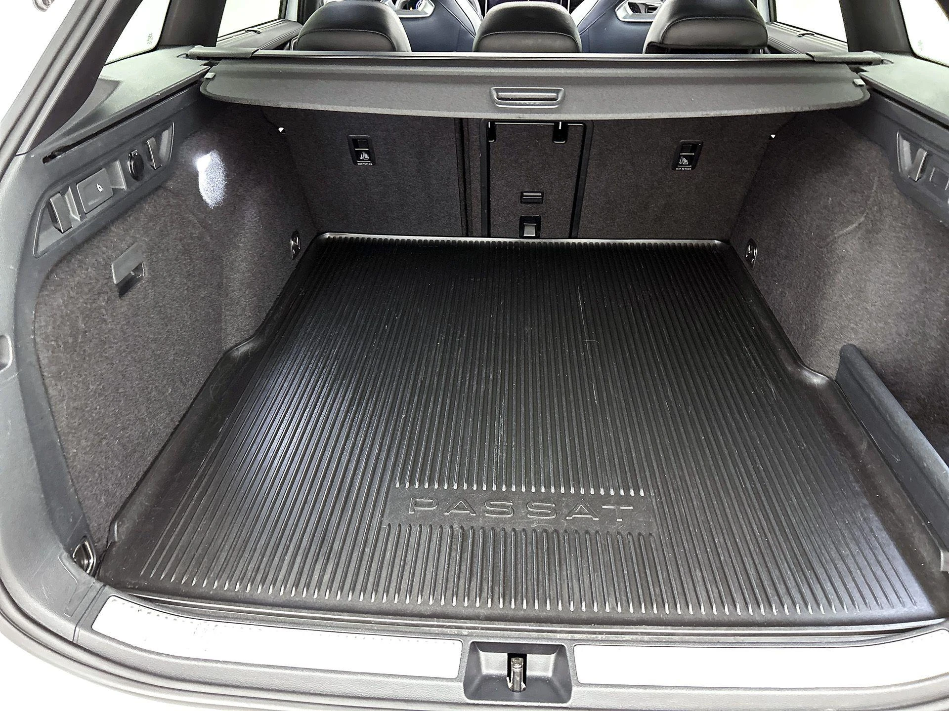 Volkswagen-Passat-image-29