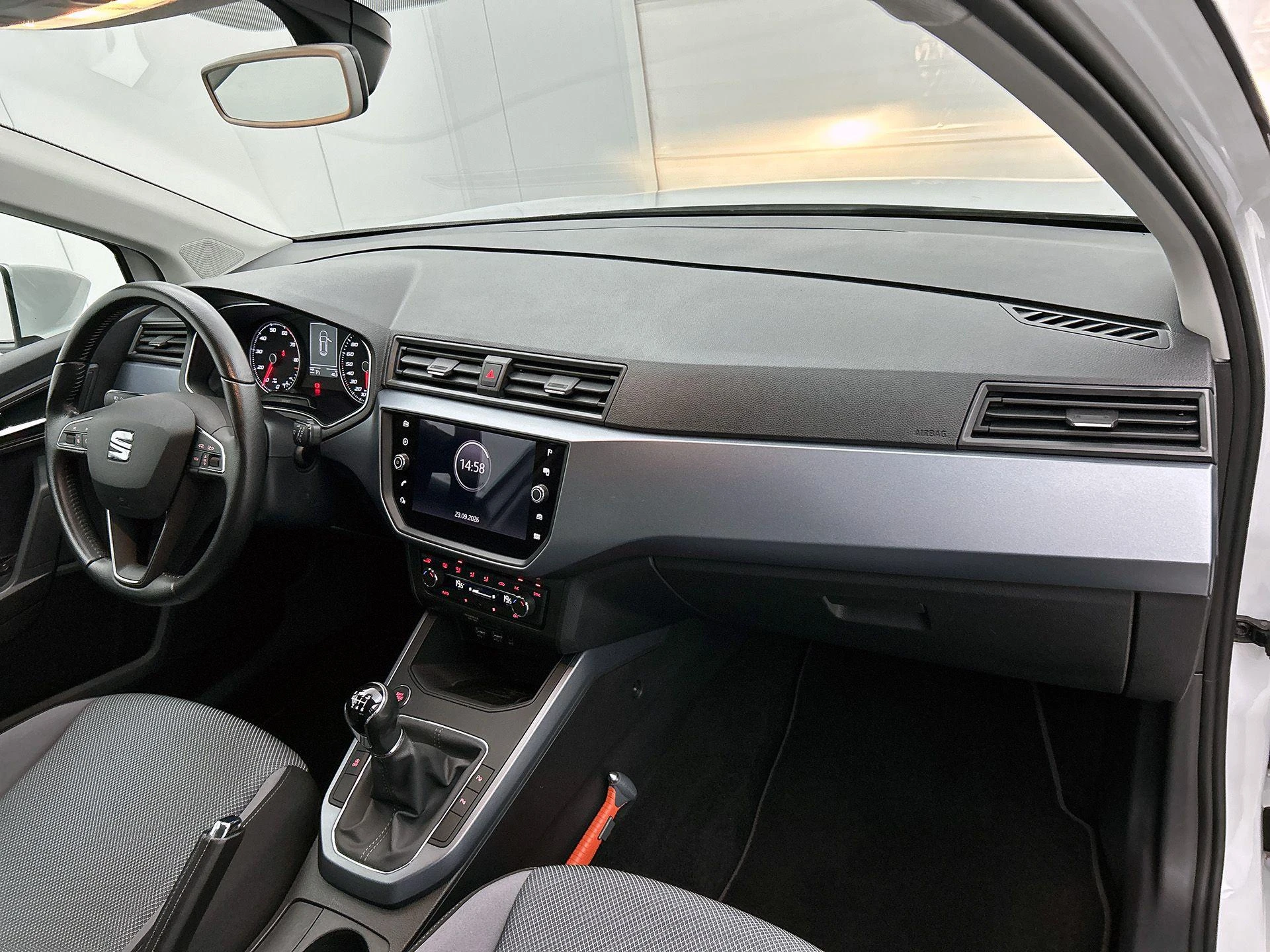 SEAT-Arona-image-18