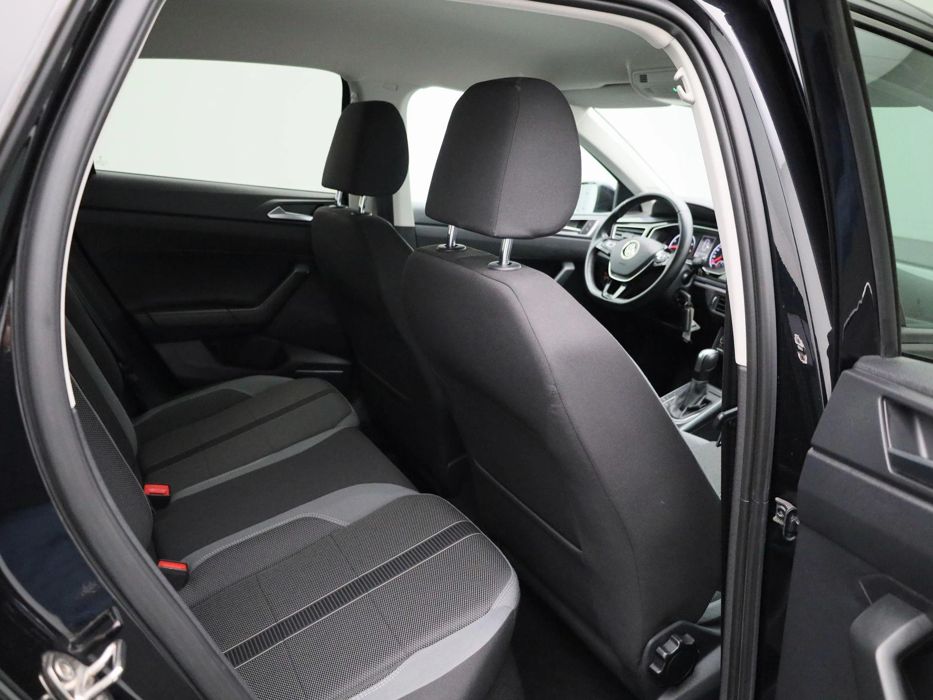 Volkswagen-Polo-image-30