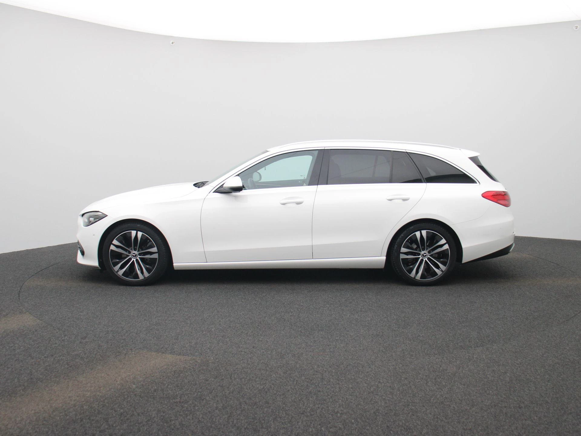 Mercedes-Benz-C-Klasse-image-3